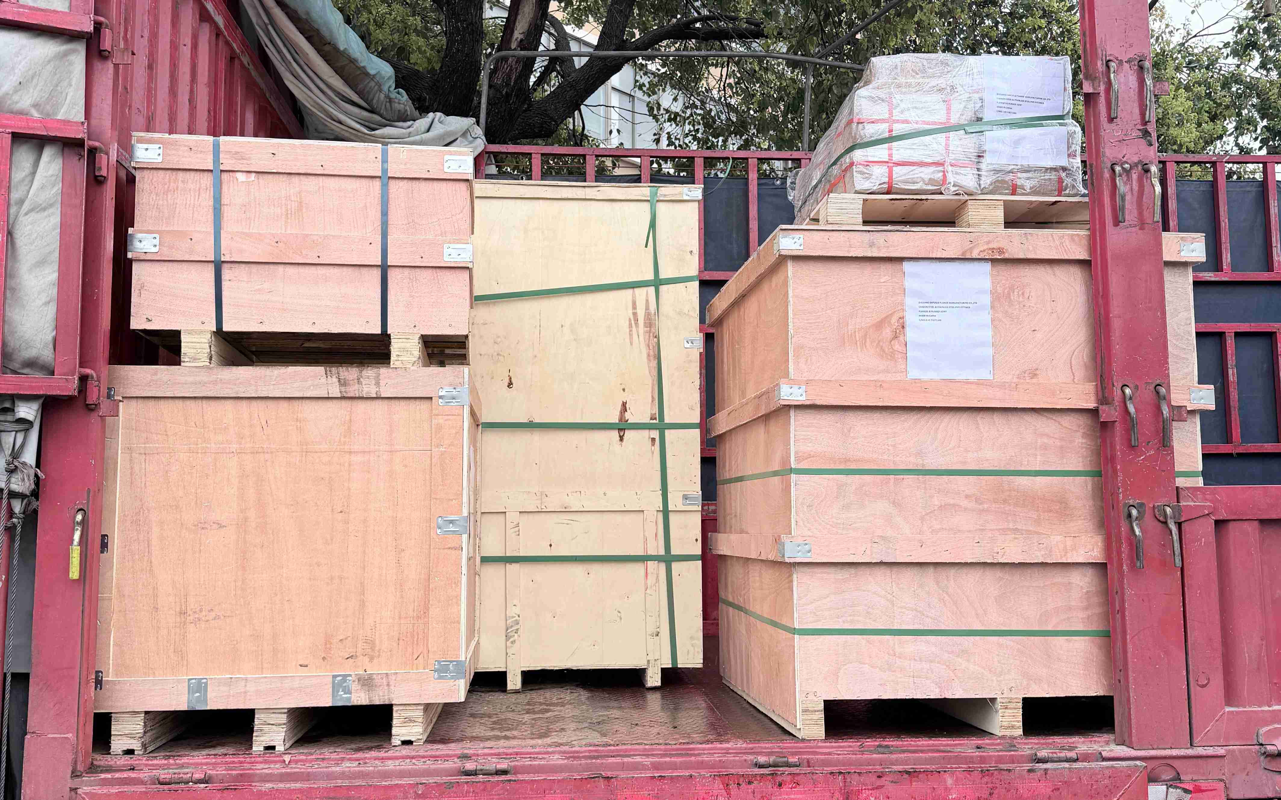 Ordine spedito dal Vietnam: flange, raccordi e giunti in gomma