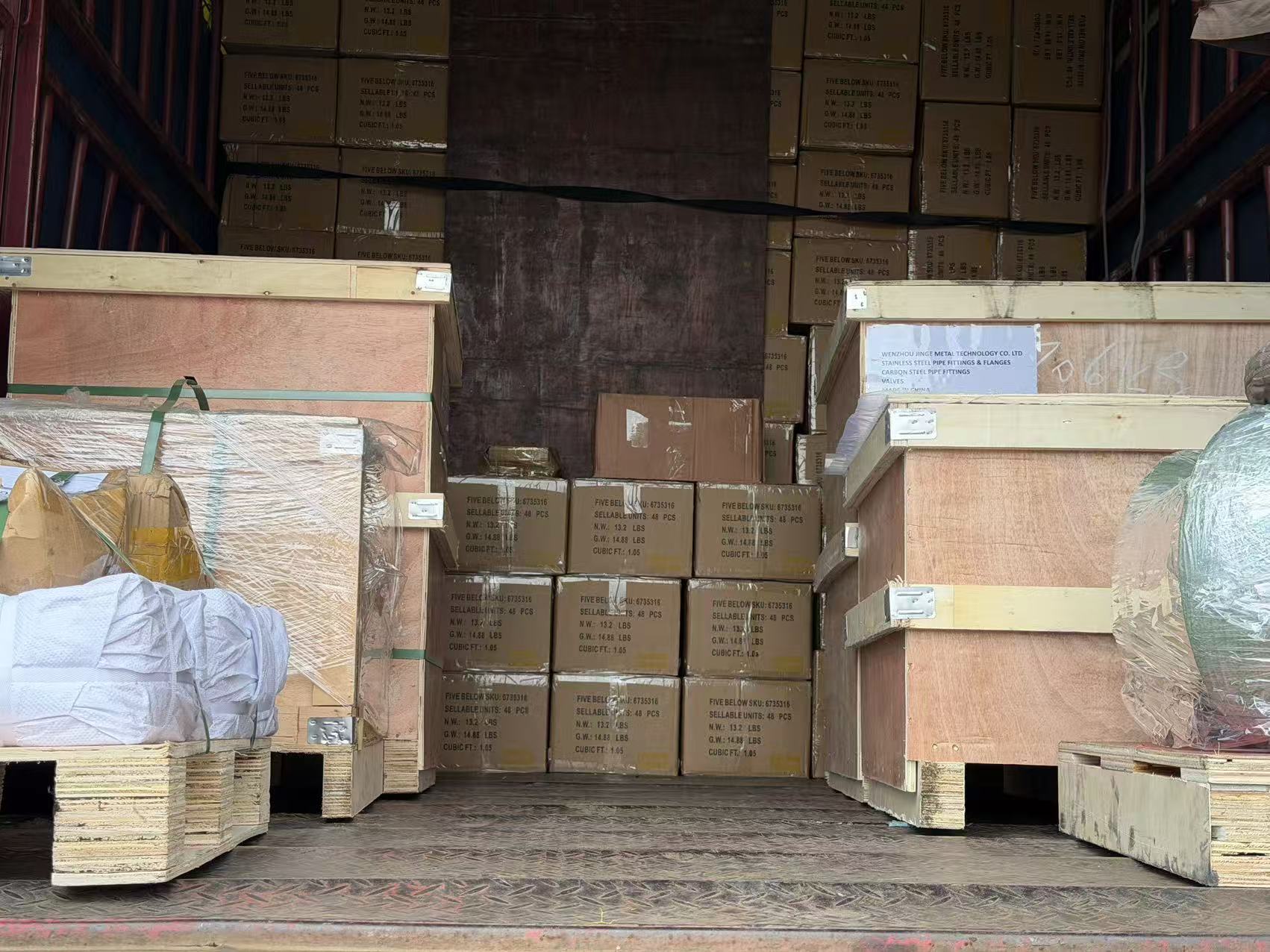 Prodotti completi per tubazioni industriali spediti in Vietnam: approvvigionamento unico per clienti globali