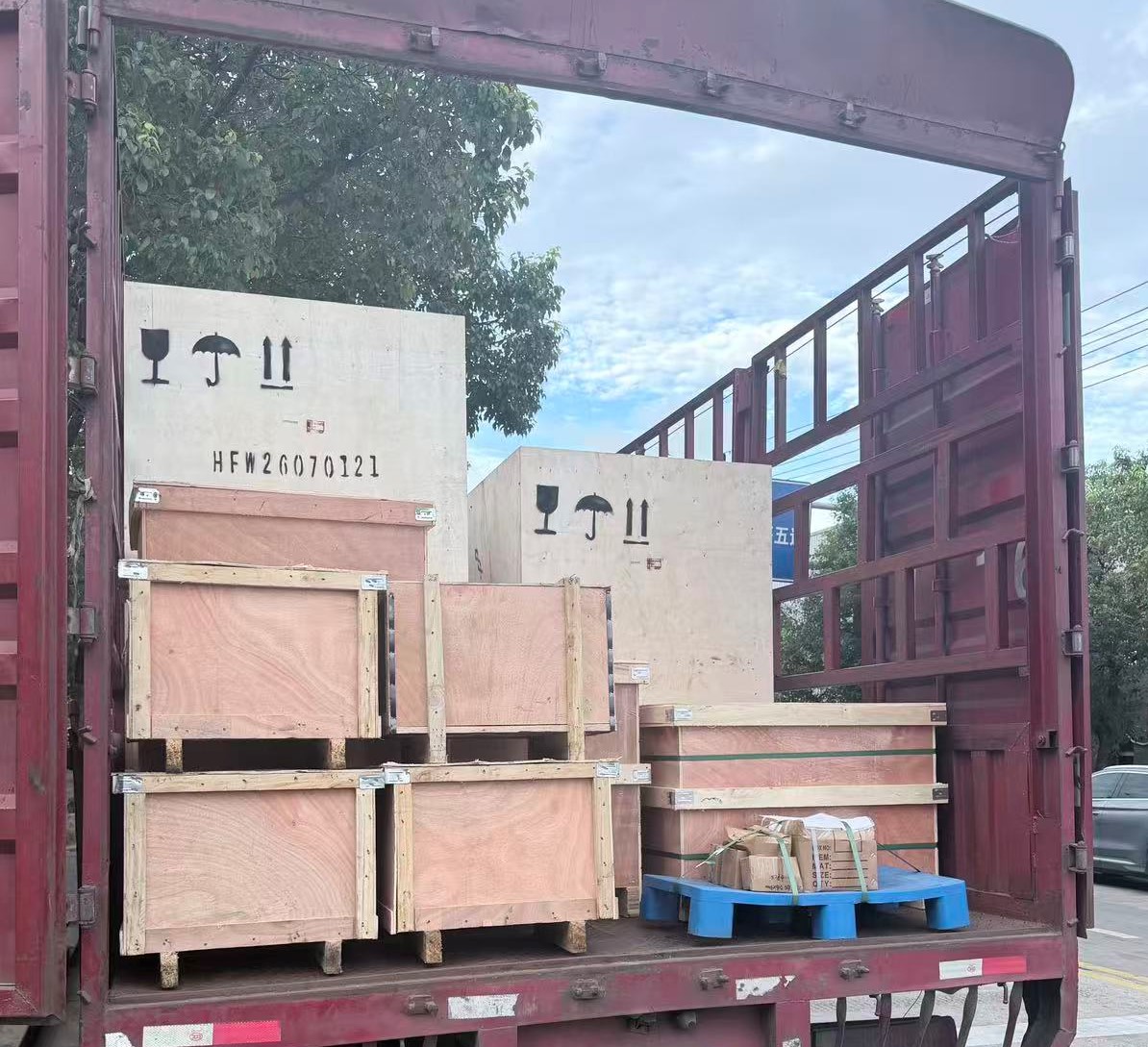 Raccordi a saldare, flange SAE e connettori idraulici spediti in Vietnam